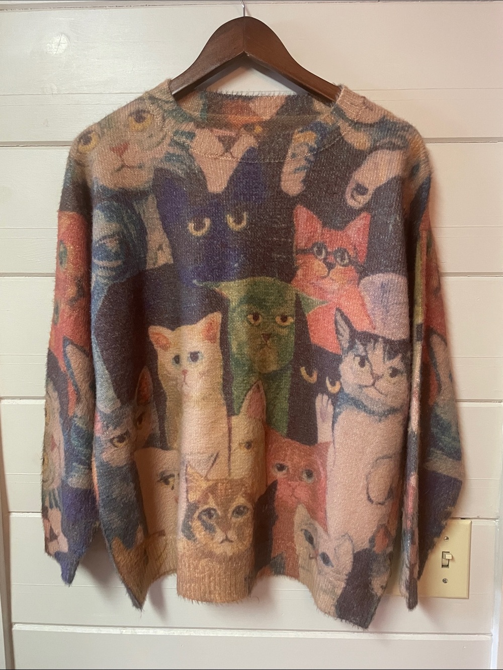 Cat Graphic Sweater Women Loose Long Sleeve Knit
Pullover Size M/L.